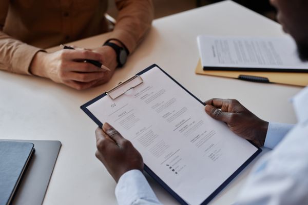 Erfolgreiche Bewerbung: Tipps für Lebenslauf und Anschreiben