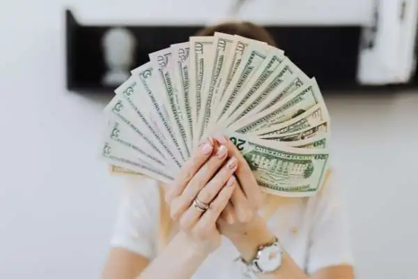 Karriere als Berufseinsteiger: Tipps für Absolventen und Azubis