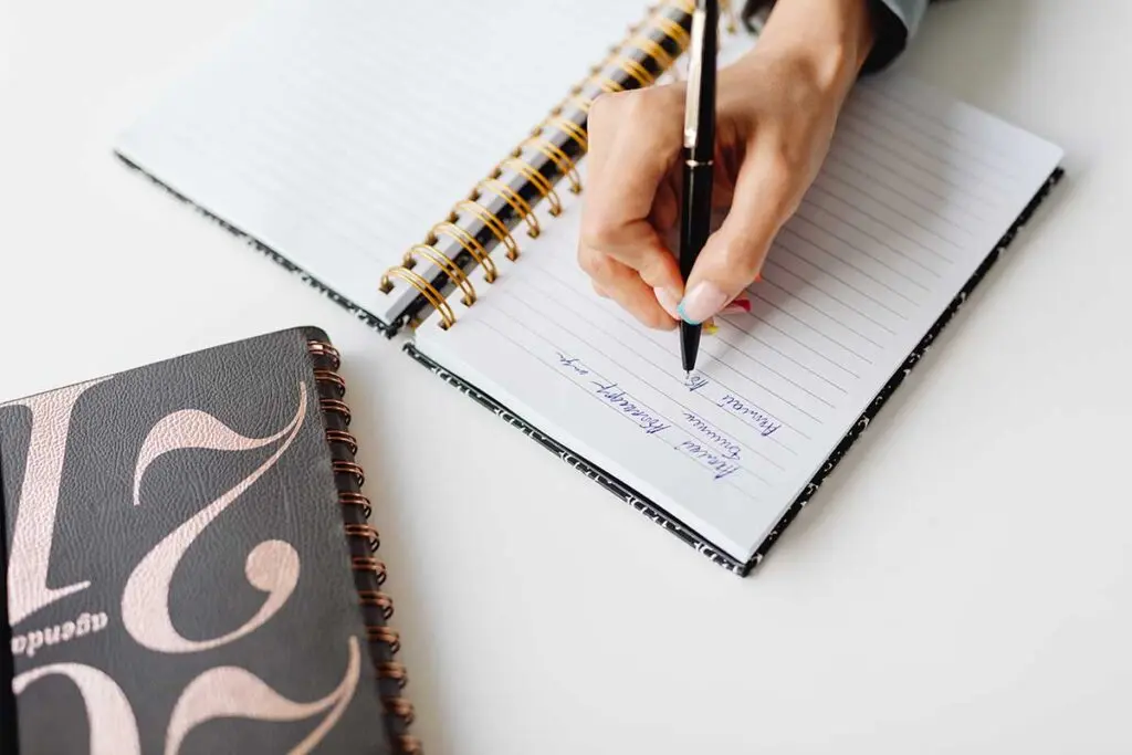 Arbeitsvertrag verstehen: Wichtige Klauseln und deren Bedeutung